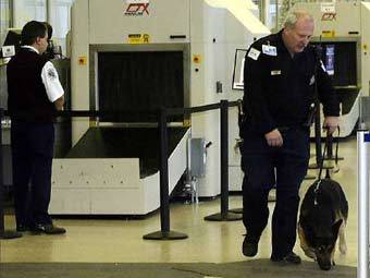 Пункт контроля в чикагском аэропорту, фото Reuters
