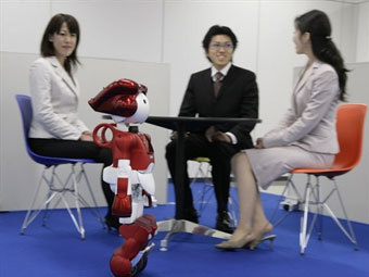 Hitachi EMIEW 2.  AFP.