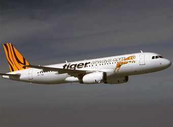 Airbus A-319,    airbus.com