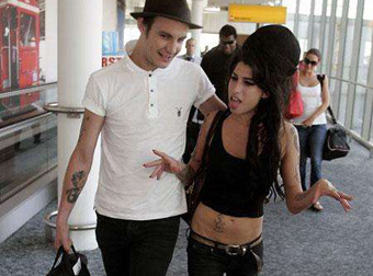    ,    thehollywoodgossip.com