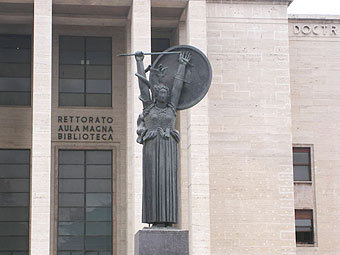      .  Wikimedia Commons