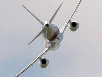 SSJ-100.  ()AFP