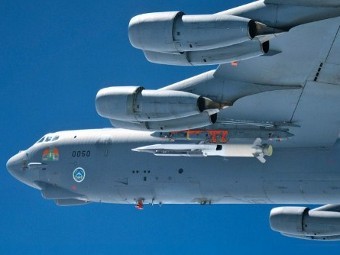 X-51A Waverider   B-52   2010 .  ©AFP